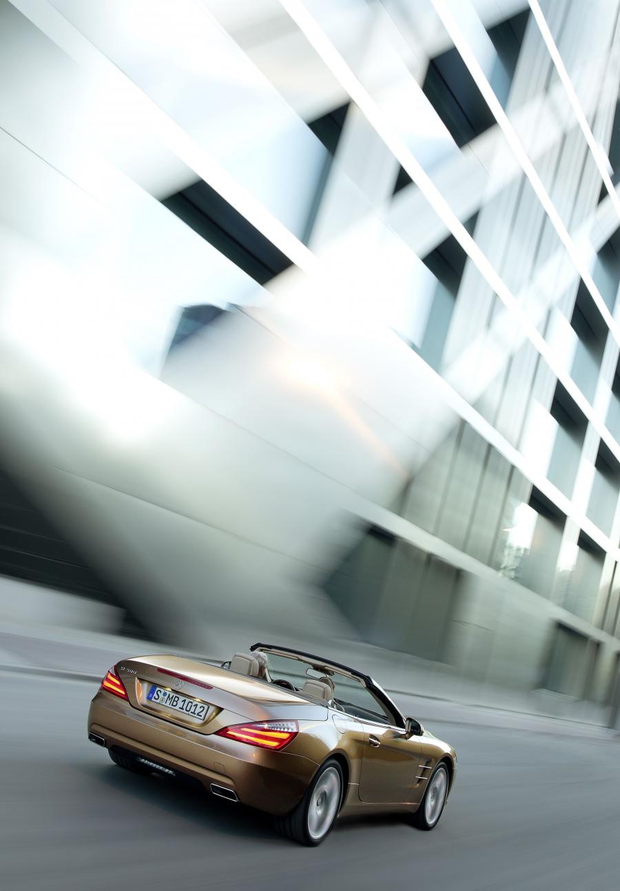  Mercedes-Benz SL500 2012 года  (фото 10 из 31)